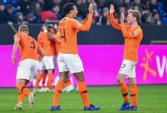 هولندا تفوز على المانيا أربعة أهداف مقابل هدفين